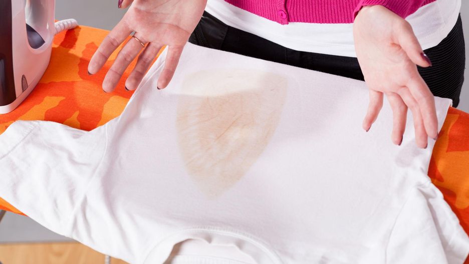 Jak usunąć przypalone plamy?