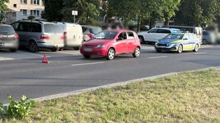 Niebezpieczne zdarzenia drogowe w Płocku i powiecie płockim. Poszkodowani 17-latka na hulajnodze i 14-letni pieszy!