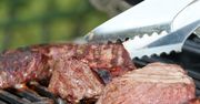 Jak wybrać dobre mięso na grilla? Pakowane porcje są bezpieczniejsze