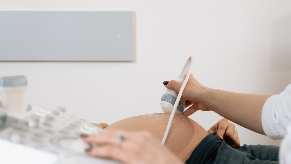 Koronawirus. Klinika położnictwa WUM tylko dla pacjentek z COVID-19