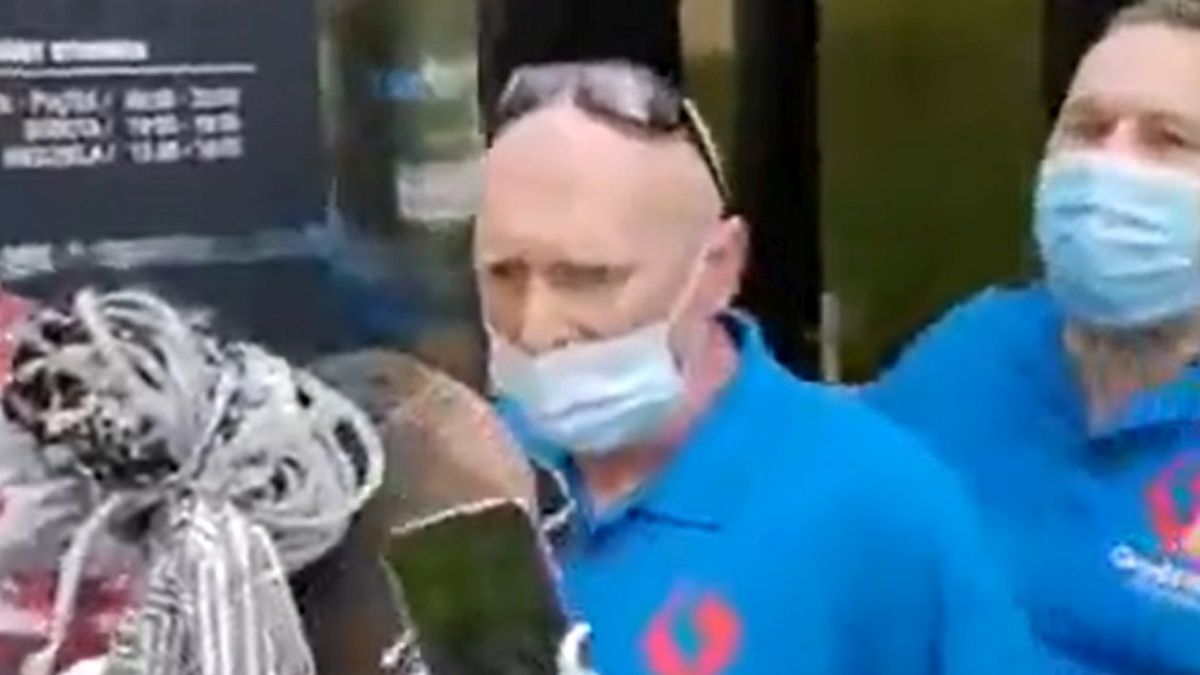 Antyszczepiokowcy napadli na punkt szczepień w Grodzisku Mazowieckim 