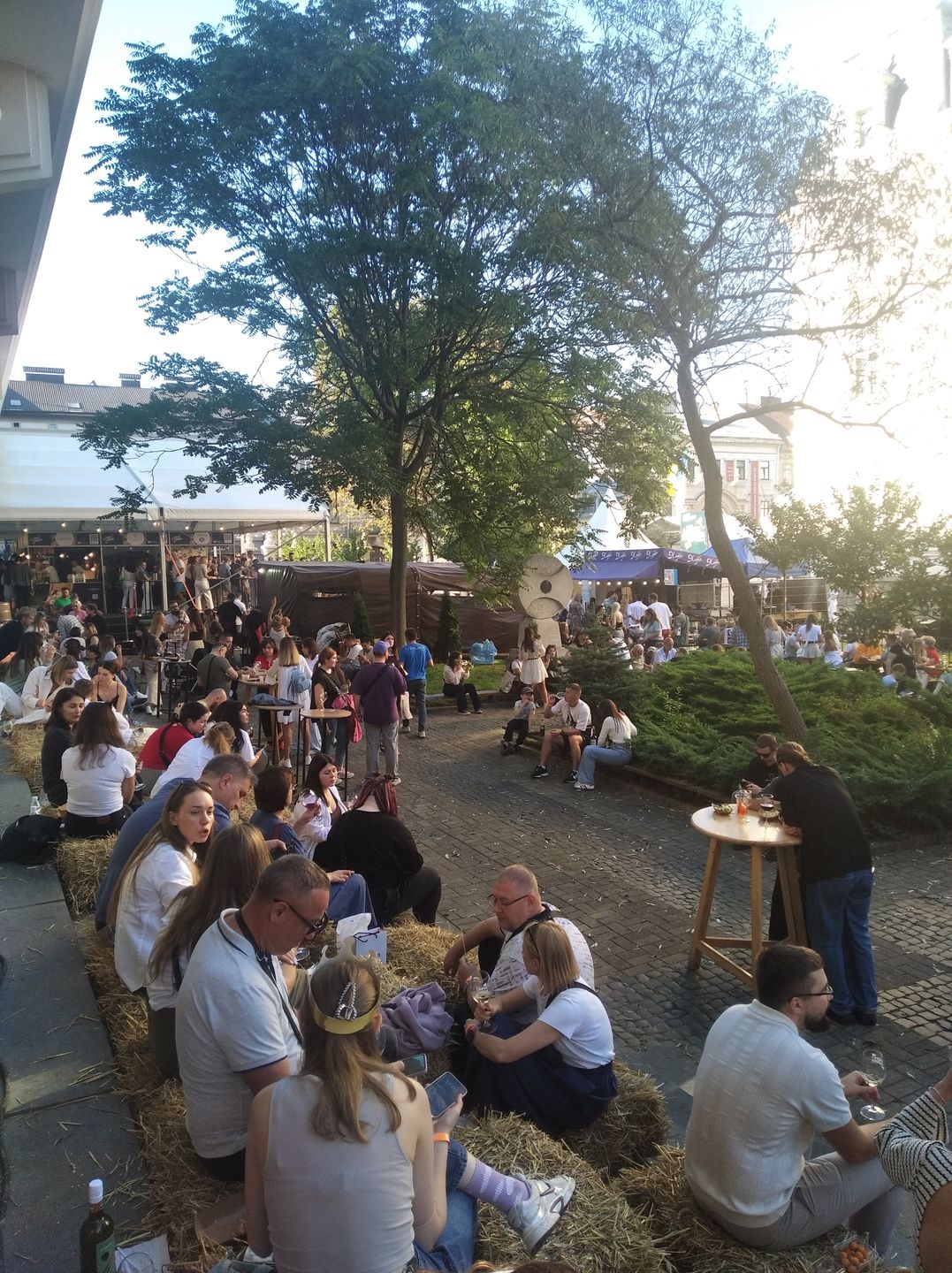 Lwowianie próbują żyć normalnie, organizują festiwale i jarmarki