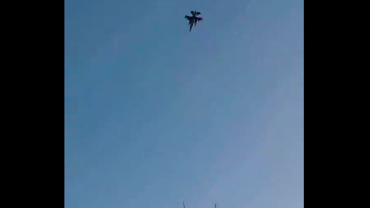 Ukraiński F-16A/B MLU wraca z misji bojowej.