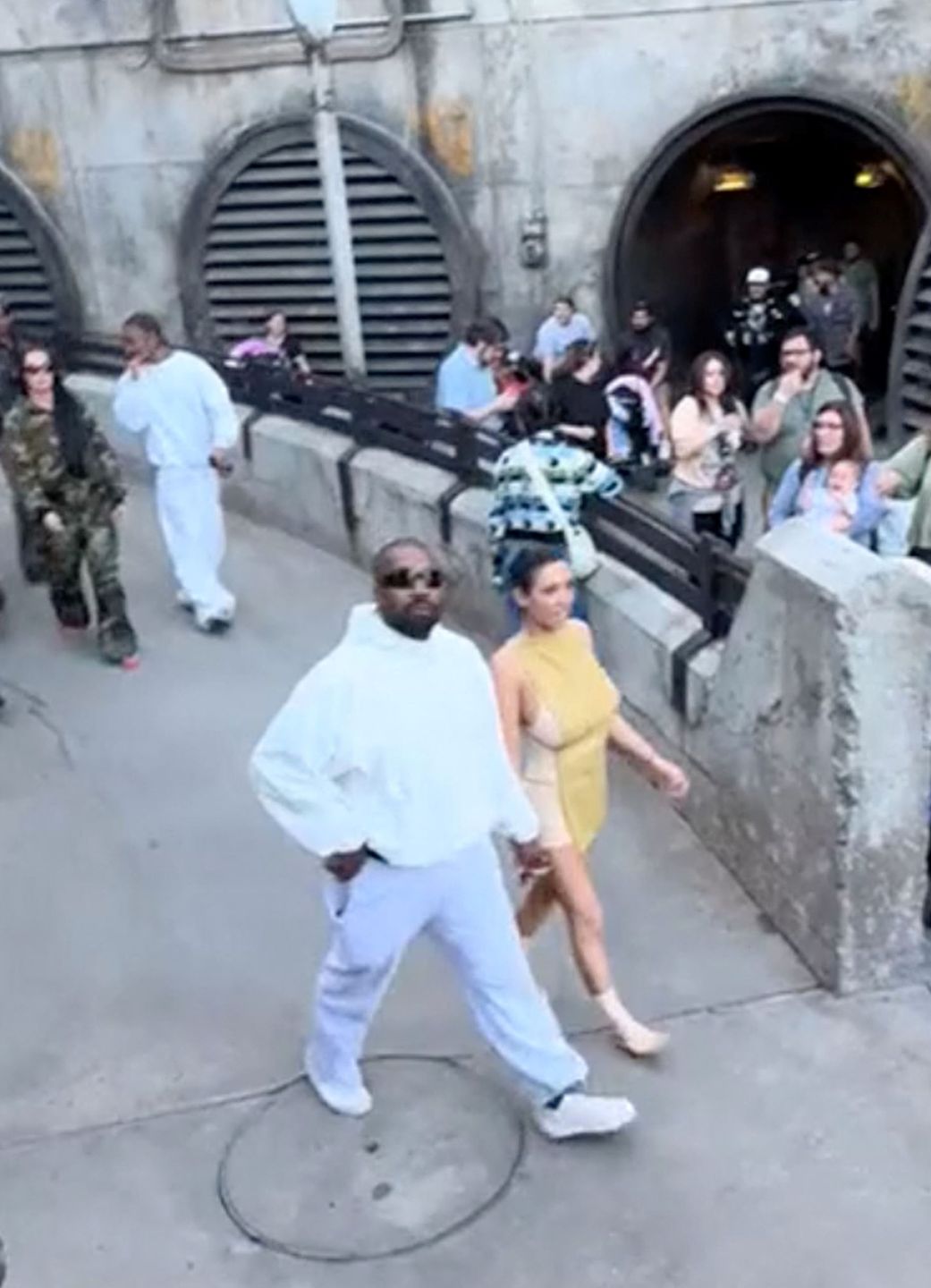 Kanye West i jego bosa żona "przyłapani" w Disneylandzie