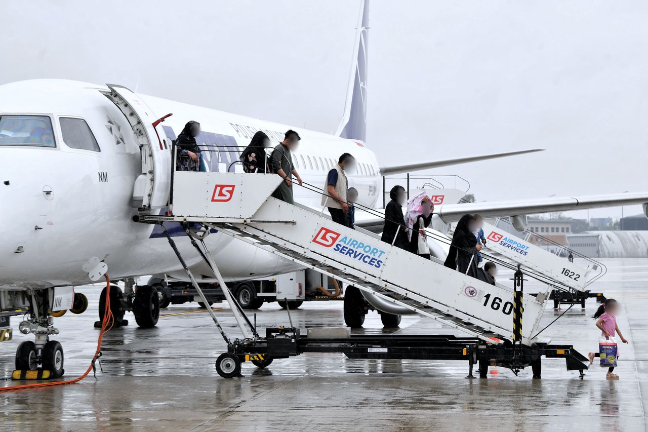 ​Afganistan. Dziewiąty samolot z ewakuowanymi wylądował w Warszawie