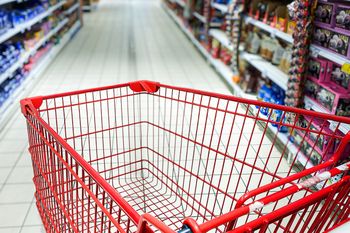 Niemcy szturmują polskie sklepy: oszczędności na codziennych zakupach