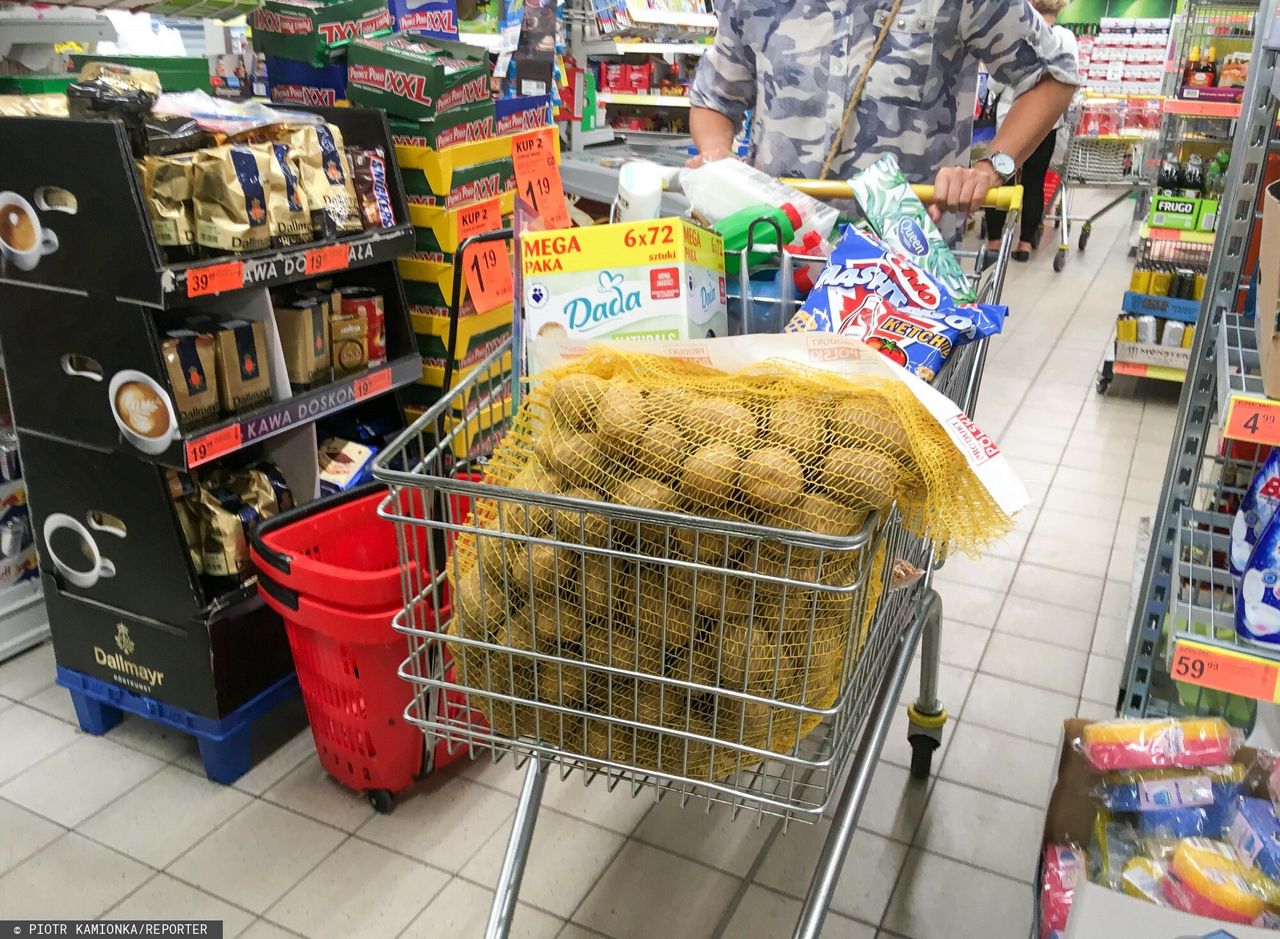 Ostre hamowanie konsumpcji. PIE: wzrost stóp procentowych wymusza ograniczanie wydatków