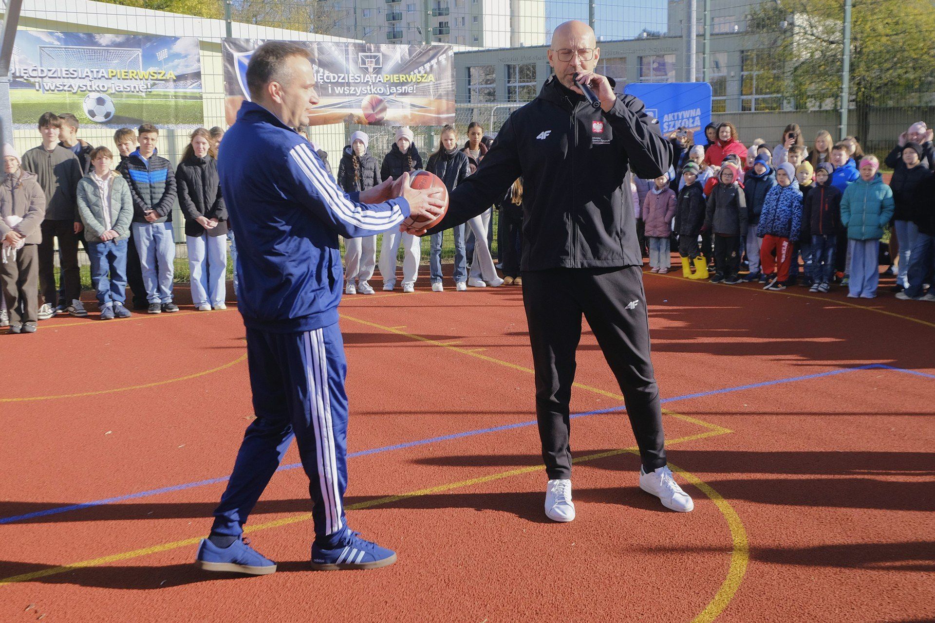 Rewitalizacja kolejnego boiska typu Orlik w Poznaniu (Szkoła Podstawowa nr 51 na osiedlu Lecha). W wydarzeniu brali udział Jakub Rutnicki (Minister Sportu i Turystyki) oraz Mariusz Wiśniewski (wiceprezydent Poznania)