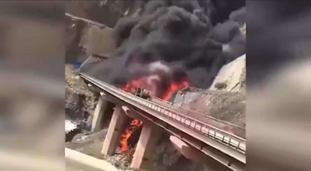Podczas podróży do Mekki, w wypadku autobusu, który uderzył w przęsło mostu i stanął w ogniu, zginęło w poniedziałek 20 pielgrzymów, 29 odniosło rany