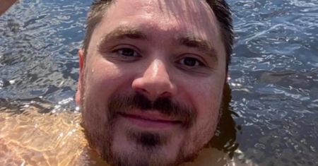 Daniel Martyniuk pluska się w rzeczce niczym powabna rusałka: "Sezon kąpielowy otwarty!" (FOTO)