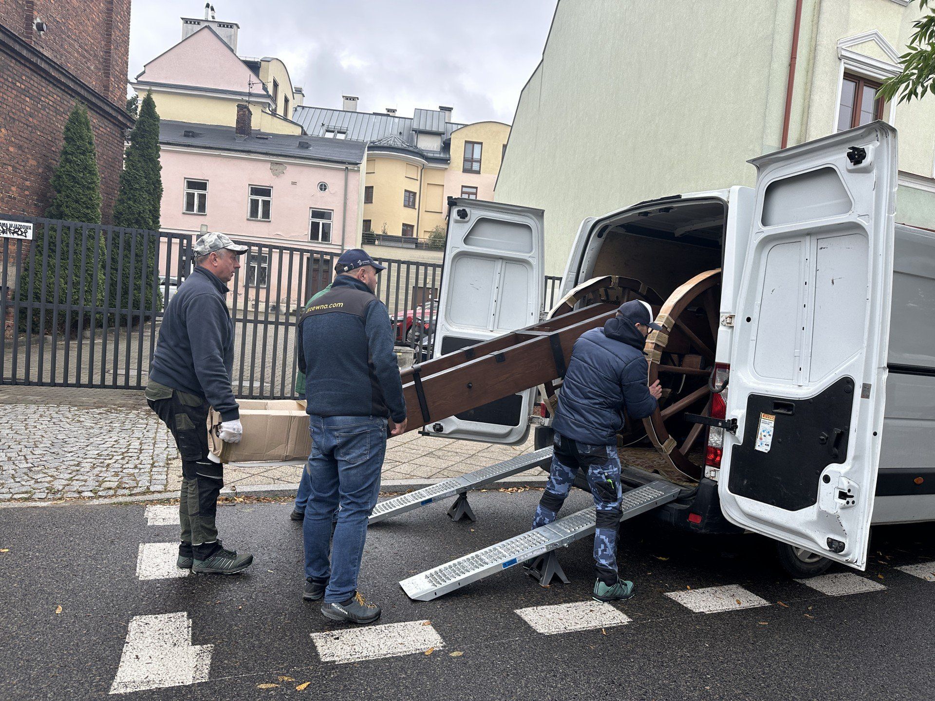 Armaty po rocznych pracach renowacyjnych wróciły na swoje miejsce.