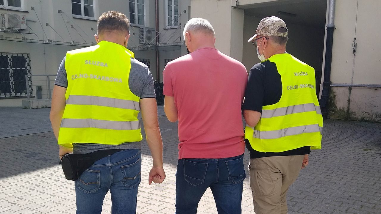 Wyłudzenia VAT. KAS i Policja rozbiły grupę przestępczą