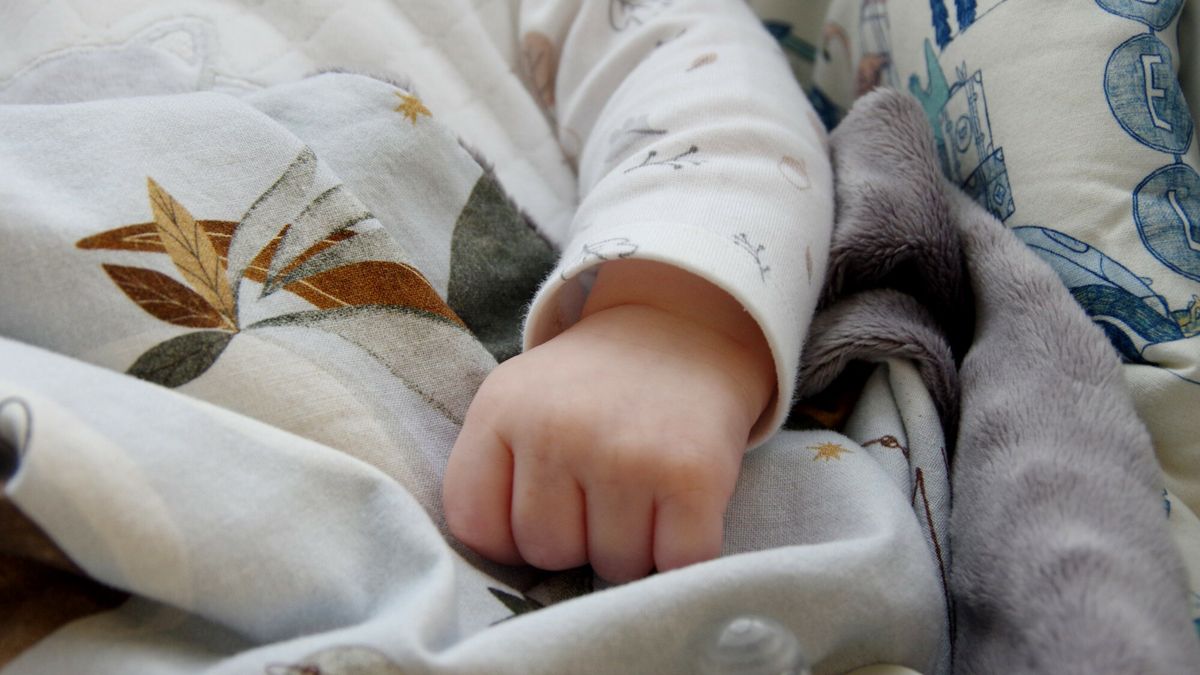 Pijani rodzice opiekowali się dziećmi. Matka upuściła niemowlę