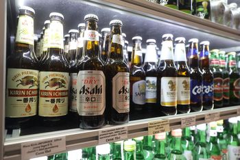 Producenci napojów biją na alarm. Zabraknie butelek zwrotnych