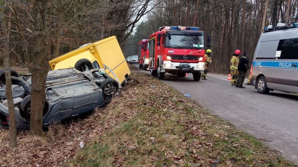 Policja i służby na miejscu wypadku