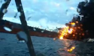 Tankowiec rosyjskiej floty cieni zaatakowany morskim dronem. Jest wideo