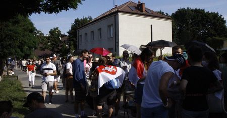 Długa kolejka przed białoruską ambasadą. "Najważniejsze było tu przyjechać"