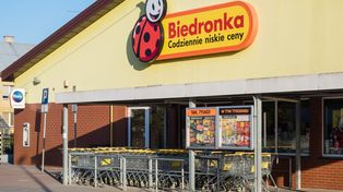 Biedronka tnie ceny od poniedziałku. Masło za 1,99 zł, Persil 1+1 gratis