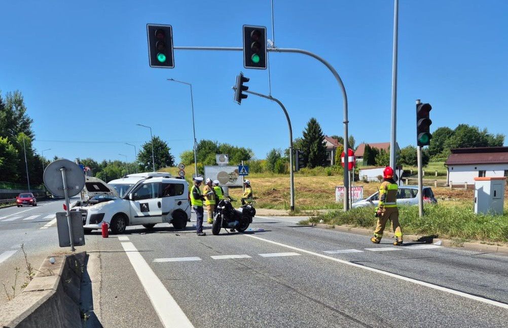 Zgłobice: Poważny wypadek. Motocyklista i 15-letni pasażer trafili do szpitala