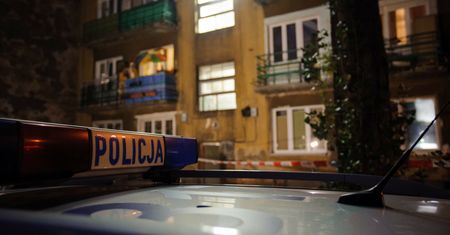 Sąsiedzi wyczuli nieprzyjemny zapach. Makabryczne odkrycie policji