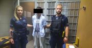 Podszedł do kobiety na przystanku i zerwał jej kolczyki z uszu. Uciekając trafił na policjantów
