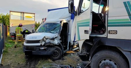 Wypadek na jednej z ulic Lublina. Strażacy reanimowali kierowcę ciężarówki