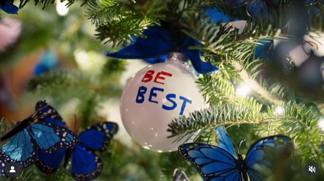 Melania Trump prezentuje świąteczne dekoracje