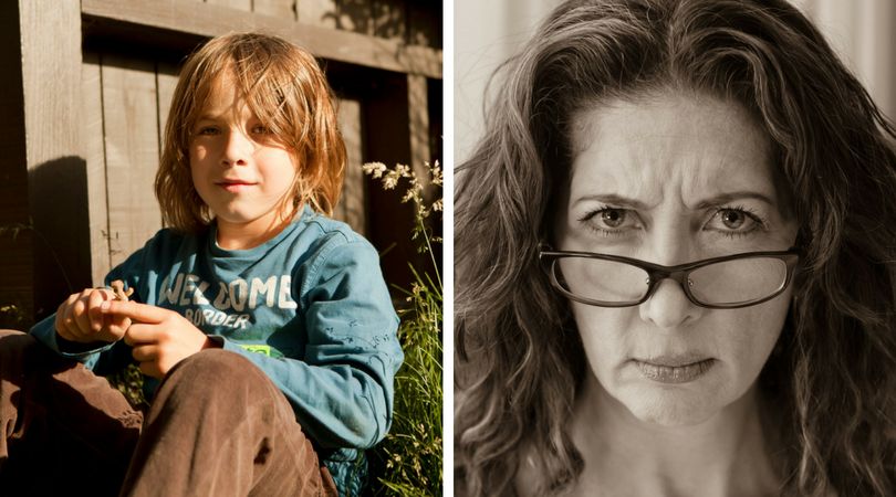 Chłopiec z długimi włosami i nauczycielka