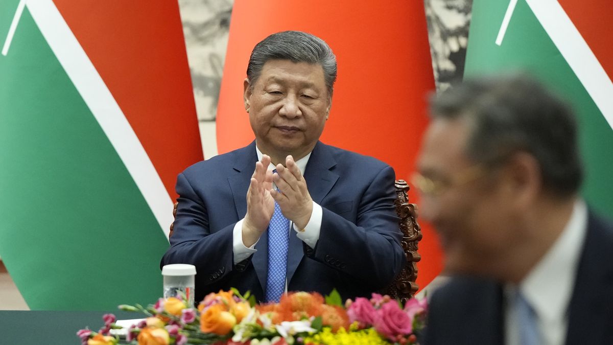 BEIJING, CHINA - APRIL 24: Chinese President Xi Jinping applauds during the signing ceremony with Kenyan President William Ruto (not pictured) at The Great Hall of The People on April 24, 2025 in Beijing, China. (Photo by Iori Sagisawa - Pool/Getty Images)