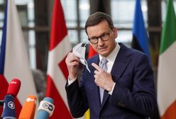 Wręczył Morawieckiemu nieprzyjemny "prezent". "Ten gest obnażył prawdę"