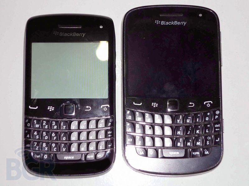 BlackBerry 9790 po lewej, 9900 - po prawej (fot. BGR)