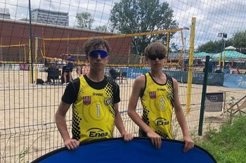 Duet z Czarnych Połaniec Marcel Wanat z Kielc i Michał Kucharczyk w finałach Mistrzostw Polski w siatkówce plażowej!