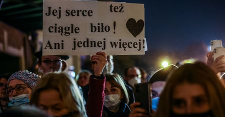 Matka 30-letniej ciężarnej Izabeli ujawniła OSTATNIE SMS-y, które dostała przed śmiercią córki: "ZACZEKAJĄ, AŻ UMRZE"