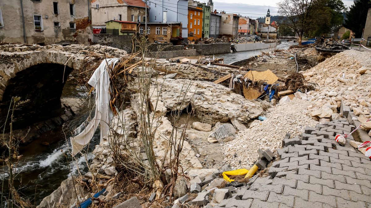 LADEK ZDROJ, DOLNOSLOSKIE, POLAND - 2024/09/26: Debris from the destroyed bridge is seen as massive flooding affected tourist resorts in southern Poland. Central Europe, including Poland, experienced widespread flooding following the heavy rains brought by Storm Boris. Resorts such as Ladek-Zdrój, Kodzko, and Stronie lskie were particularly affected by the flood wave, and the towns are now being rebuilt from the debris. (Photo by Dominika Zarzycka/SOPA Images/LightRocket via Getty Images)
