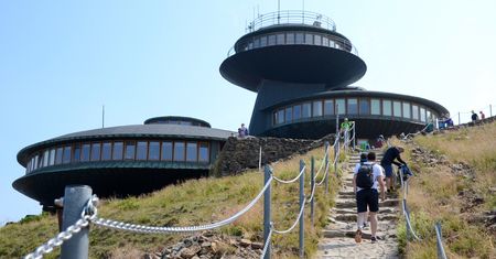 Karkonosze. Mieszkaniec zamknął szlaki na Śnieżkę. To jego prywatny teren