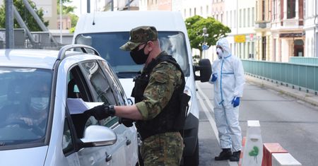 Koronawirus. Wzrost zakażeń. MSWiA komentuje możliwość zamykania granic