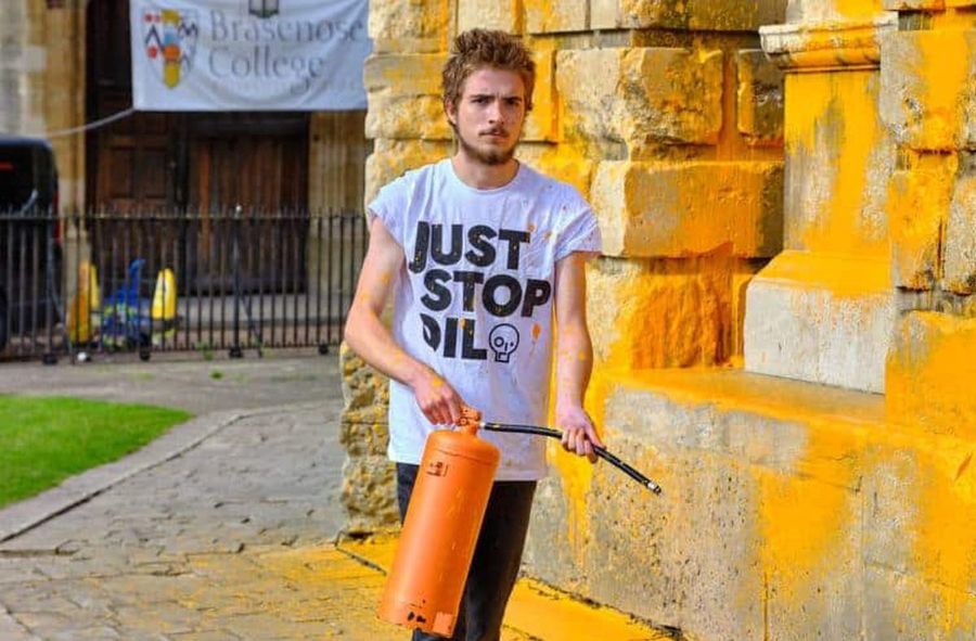 Just Stop Oil. Activists splash paint on universities in the UK