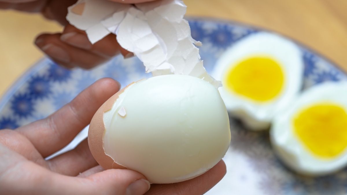 Prosty sposób na obranie jajek