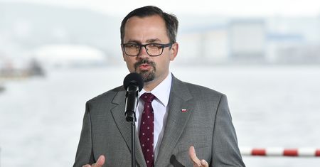 Horała: 3 mld zł dla LOT-u to mało. Bo Lufthansa dostała więcej
