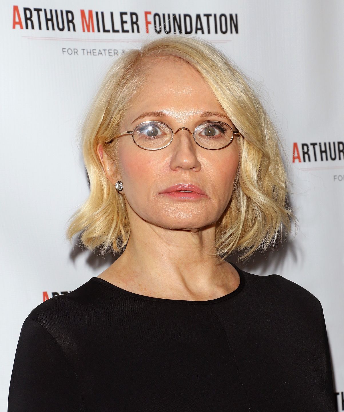 Zeznania Ellen Barkin przeciwko Johnnemu Deppowi