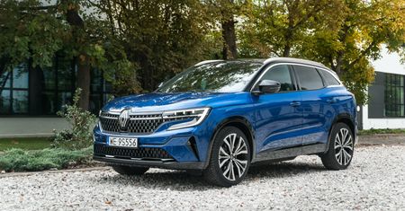 Renault Austral straciło bazowy napęd, a wraz z nim manualną skrzynię. Ile teraz kosztuje?