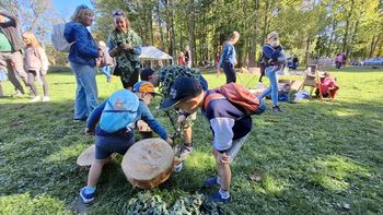 Wysowa-Zdrój: Rydzowa Jesień. Park pełen rękodzielników, miłośników lokalnych produktów, turystów i kuracjuszy.