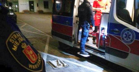 Wypadek w Warszawie. Mężczyzna w kałuży krwi