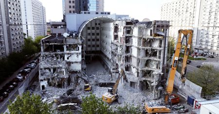Wyburzyli biurowiec z lat 90. Na jego miejscu powstanie130-metrowy wieżowiec