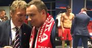 Andrzej Duda gratuluje piłkarzom po meczu