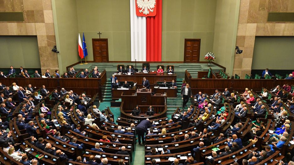 Sejm przyjął uchwałę ws. relokacji nielegalnych migrantów