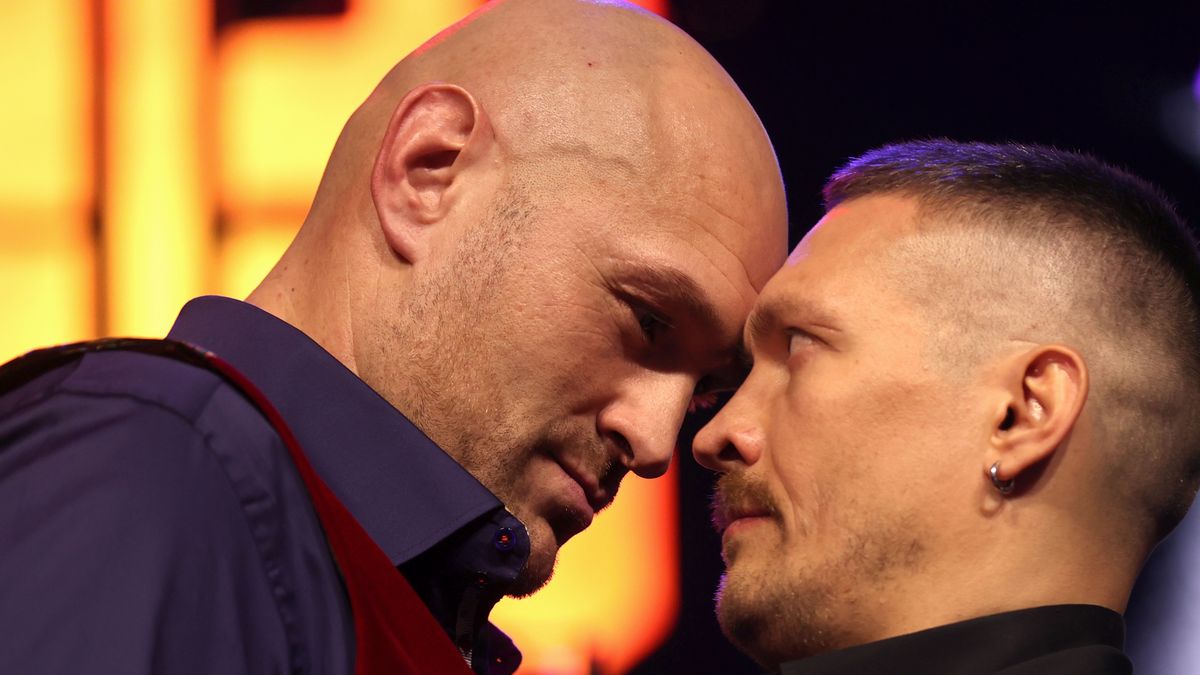 LONDON, ENGLAND - NOVEMBER 16: Tyson Fury and Oleksandr Usyk face off during the Tyson Fury v Oleksandr Usyk Press Conference at Outernet London on November 16, 2023 in London, England. (Photo by Alex Pantling/Getty Images)