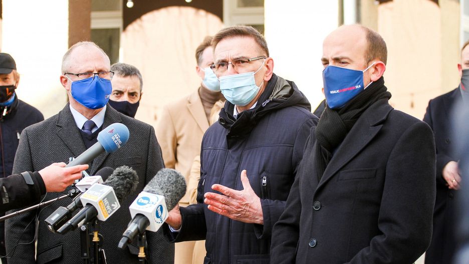 Warmińsko-mazurskie chce pomocy. "Nie godzimy się, by była tylko rodzina Radia Maryja"