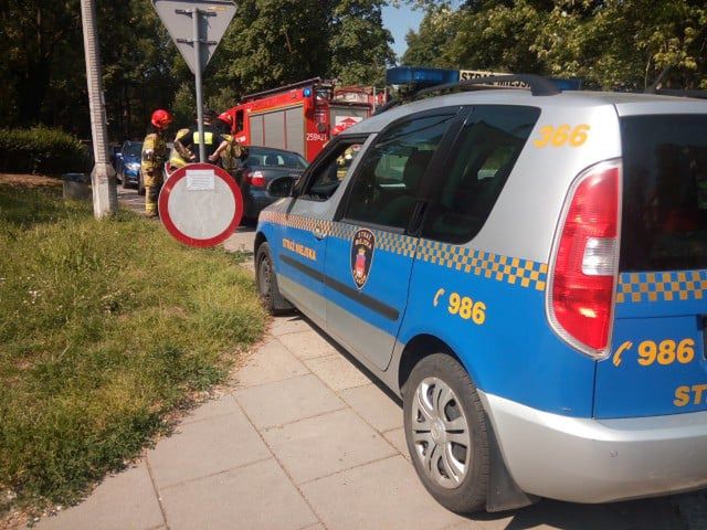 Kraków. Malutkie dziecko w rozgrzanym aucie. Interwencja służb