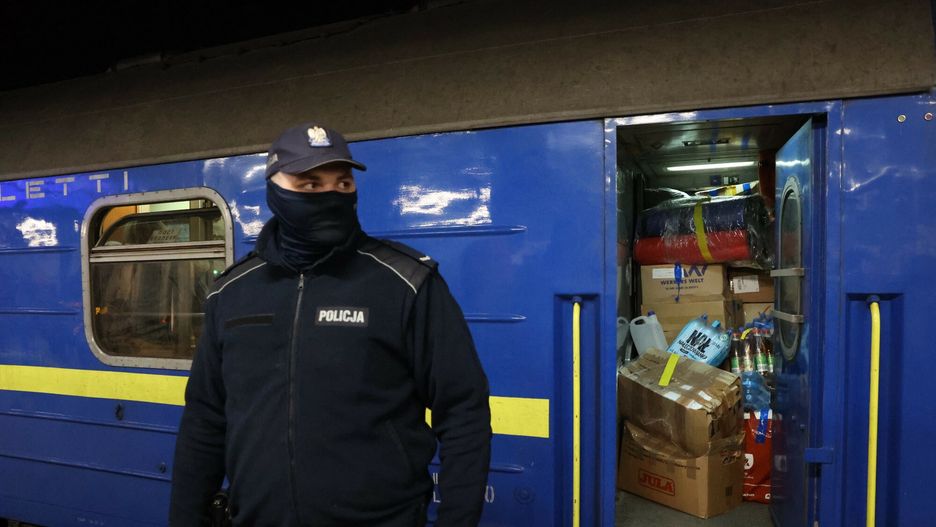  Pociąg z pomocą dla Ukrainy wyrusza z dworca Warszawa Wschodnia.